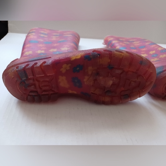 4/$40 Girl's Floral Rain Boots - Size 3 - Picture 6 of 9